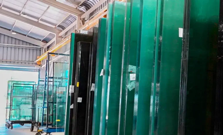 Láminas de vidrio en fábrica Glasshaus para venta de cristales